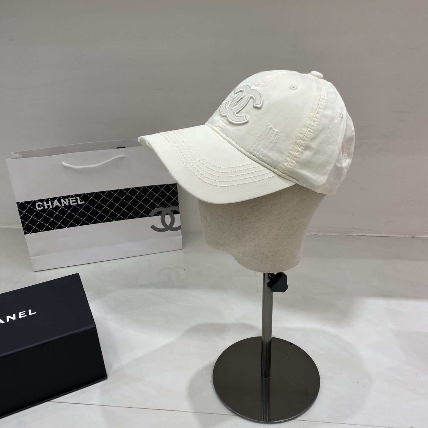 🎀Chanel香奈儿棒球帽，经典双C logo，以做旧磨边设计注入随性气息，黑、藏蓝、灰、浅蓝、粉、黄、