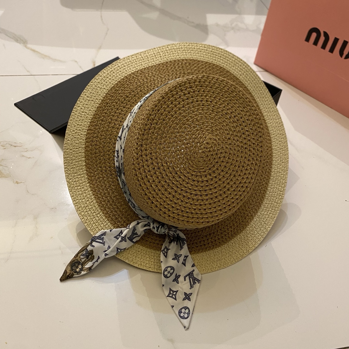 Louis Vuitton 丝巾款平顶帽
