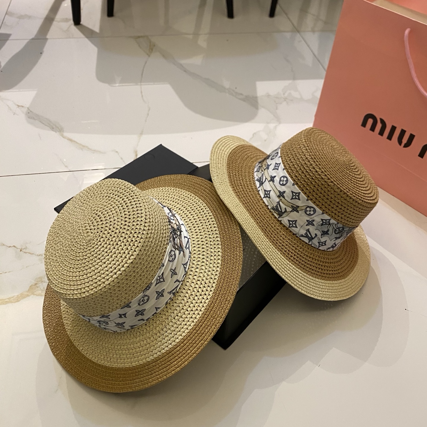 Louis Vuitton 丝巾款平顶帽