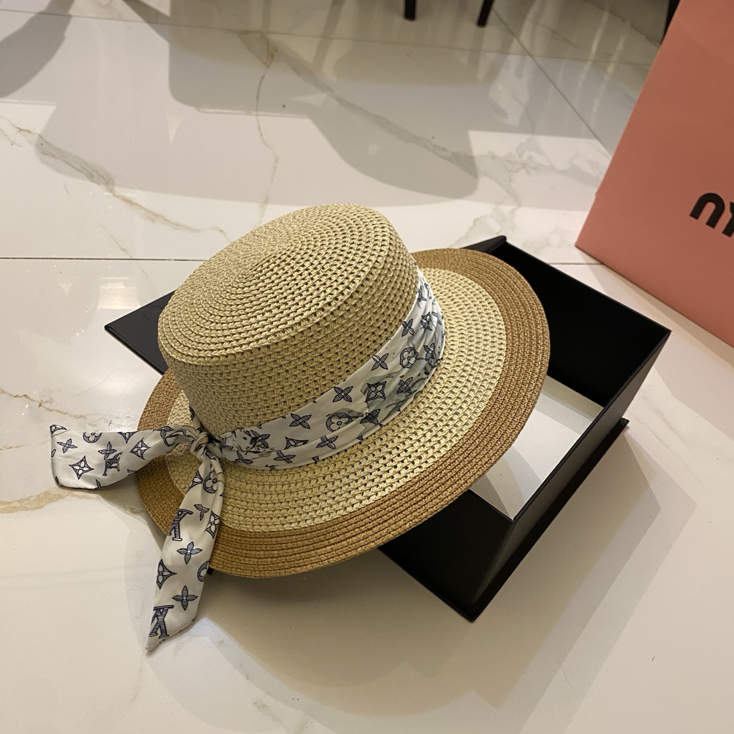 Louis Vuitton 丝巾款平顶帽