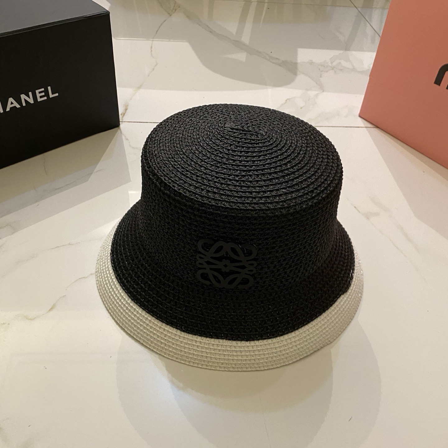 Loewe 镂空水桶帽