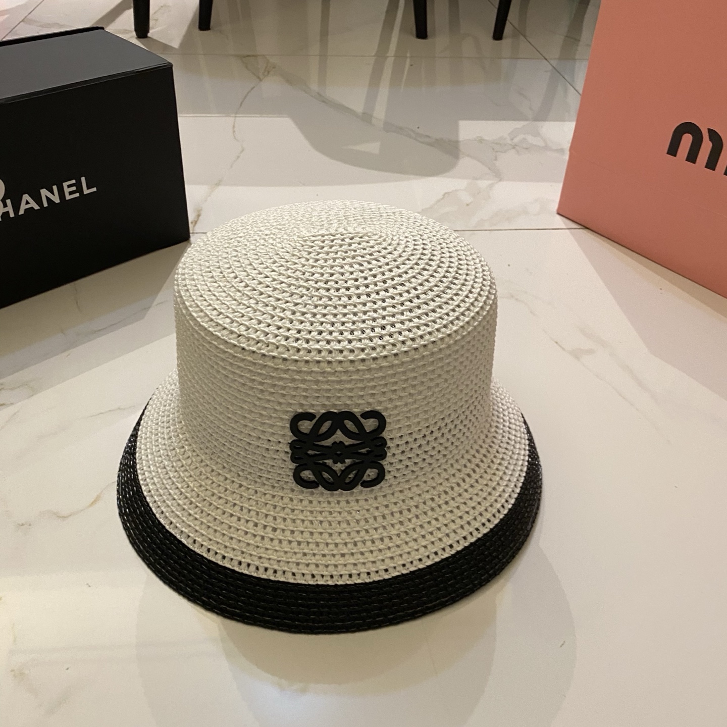 Loewe 镂空水桶帽