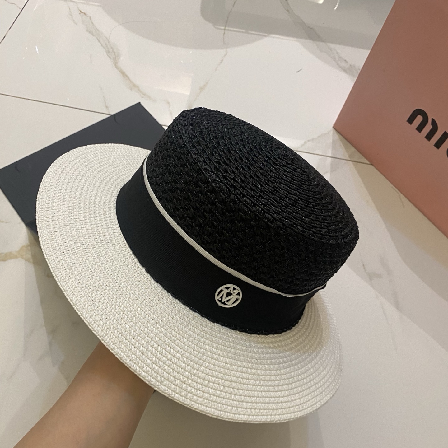 M米歇尔 经典黑白色平顶帽 简约百搭⚪️⚫️