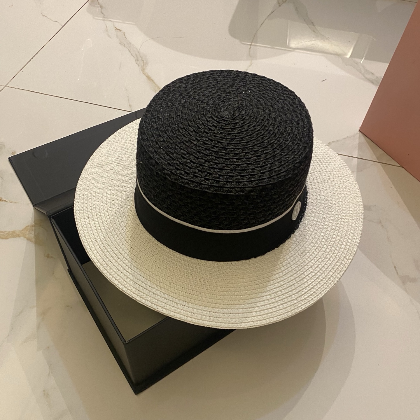 M米歇尔 经典黑白色平顶帽 简约百搭⚪️⚫️