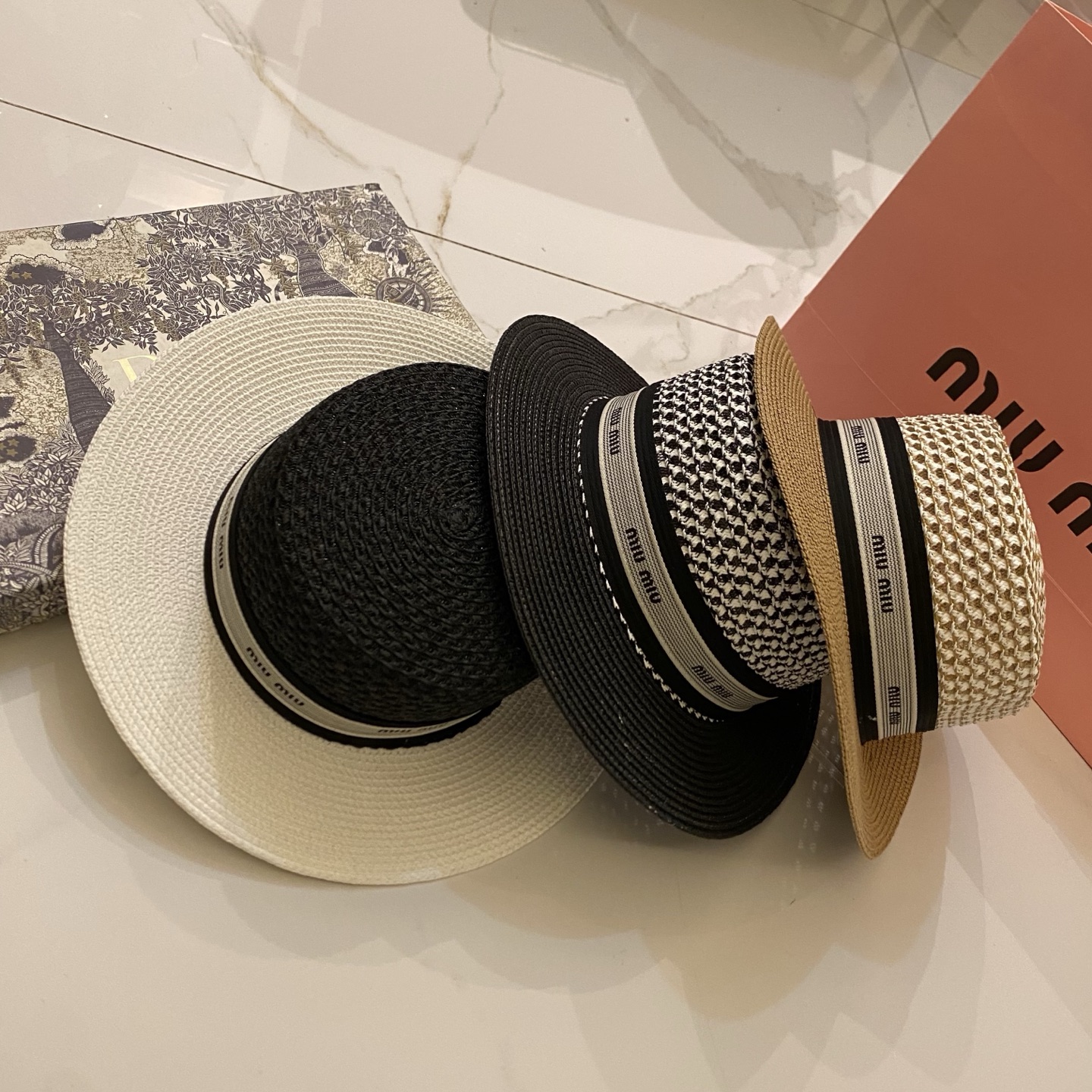 NO:865742,Special price with dust bag. [MIUMIU Miu Miu] 2026 new densely woven flat-top webbing small fragrant straw hat, sun protection and easy to match, street travel hat straw hat fisherman hat baseball cap, hat, miumiu, espadrilles, hats19860909特价配防尘袋.【MIUMIU缪缪】2026新款密织平顶织带小香风草帽,遮阳又好搭,出街旅行单品帽子草帽渔夫帽棒球帽,帽子,miumiu,espadrilles,hats,hat