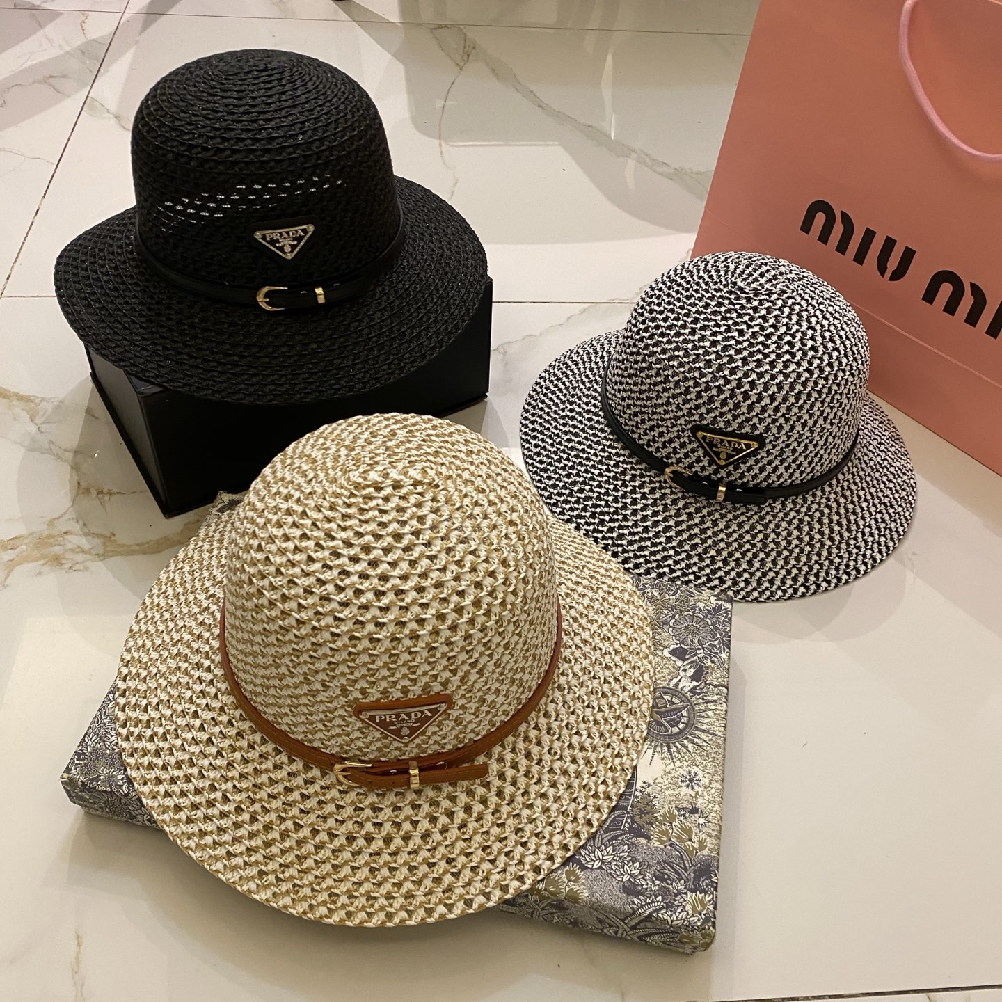 NO:865753,Special price with dust bag. [PRADA] 2026 new densely woven hollow dome triangle hat straw hat, sun protection and easy to match, a single item for street travel, straw hat, fisherman hat, baseball cap, hat, prada, prada, espadrilles, hats19860909特价配防尘袋.【PRADA普拉达】2026新款密织镂空圆顶三角标盆帽草帽,遮阳又好搭,出街旅行单品帽子草帽渔夫帽棒球帽,帽子,prada,prada,espadrilles,hats,hat