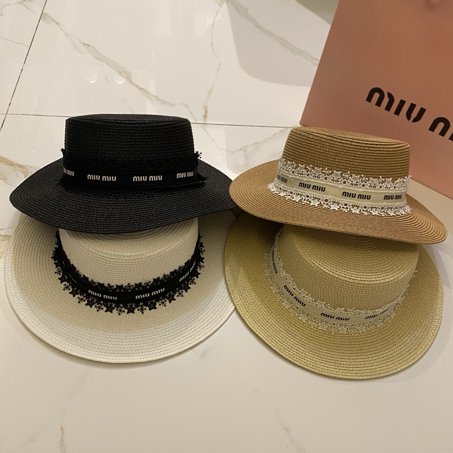 NO:927835,Special price with dust bag. [MIUMIU Miu Miu] 2026 new densely woven webbing straw hat, sun protection and easy to match, a single item for street travel, straw hat, fisherman hat, baseball cap, hat, miumiu, espadrilles, hats19860909特价配防尘袋.【MIUMIU缪缪】2026新款密织织带款盆帽草帽,遮阳又好搭,出街旅行单品帽子草帽渔夫帽棒球帽,帽子,miumiu,espadrilles,hats,hat