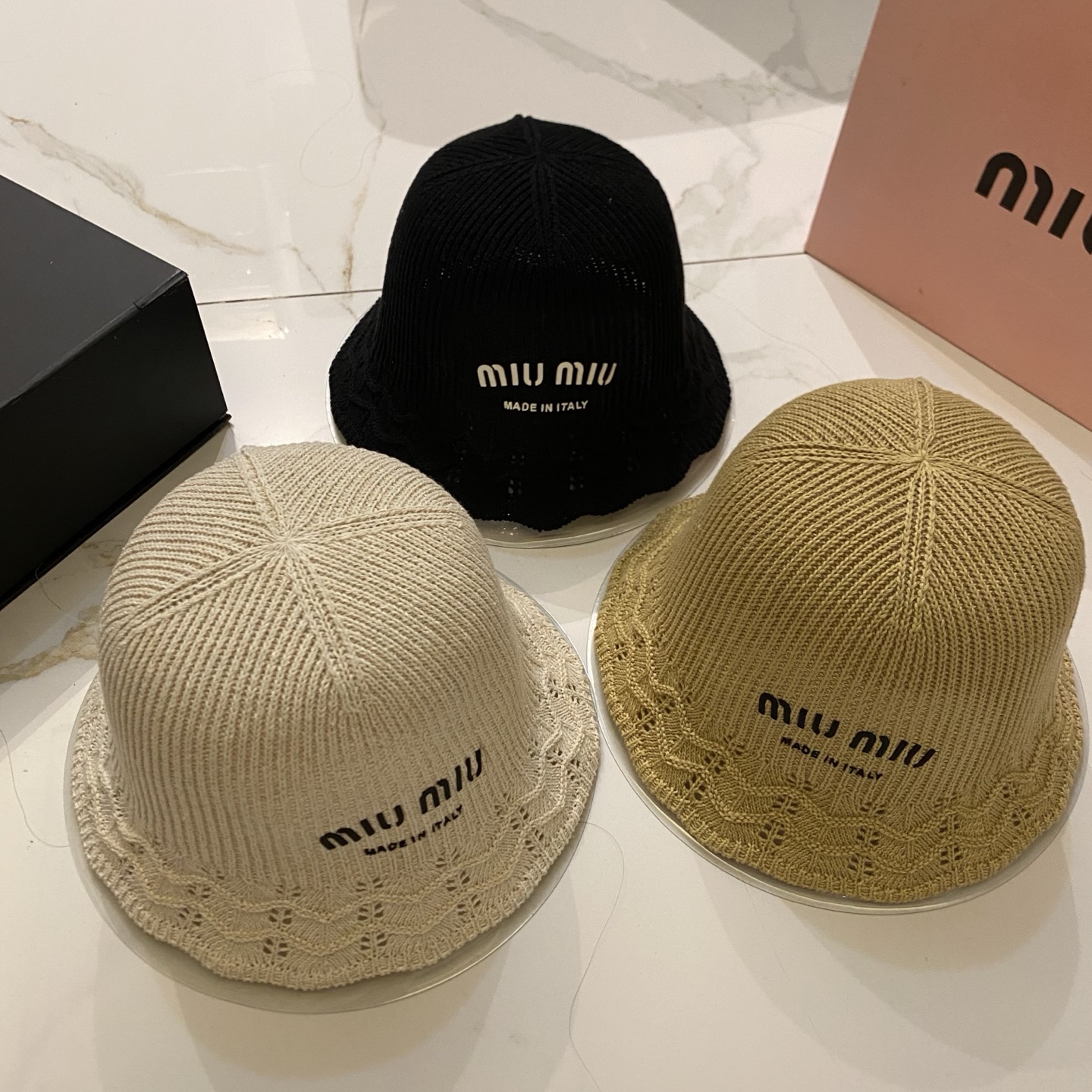 NO:927918,Special price with dust bag [MIUMIU Miu Miu] 2026 spring and summer new daily bucket hat, unique design ~ a retro literary hat, straw hat, fisherman hat, baseball cap, hat, miumiu, espadrilles, hats19860909特价配防尘袋【MIUMIU缪缪】2026春夏新款日常渔夫帽,独特设计～复古文艺的一款 帽子草帽渔夫帽棒球帽,帽子,miumiu,espadrilles,hats,hat