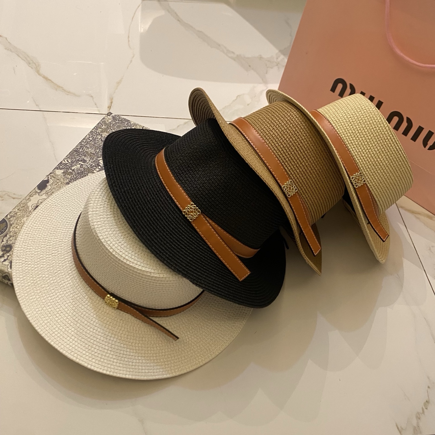 NO:927890,Special price with dust bag. [LOEWE Loewe] 2026 new densely woven large-brimmed chain basin hat, straw hat, sunshade and easy to match, a single item for street travel, straw hat, fisherman hat, baseball cap, hat, loewe, loewe, espadrilles, hats19860909特价配防尘袋.【LOEWE罗意威】2026新款密织大沿链条盆帽草帽,遮阳又好搭,出街旅行单品帽子草帽渔夫帽棒球帽,帽子,loewe,loewe,espadrilles,hats,hat
