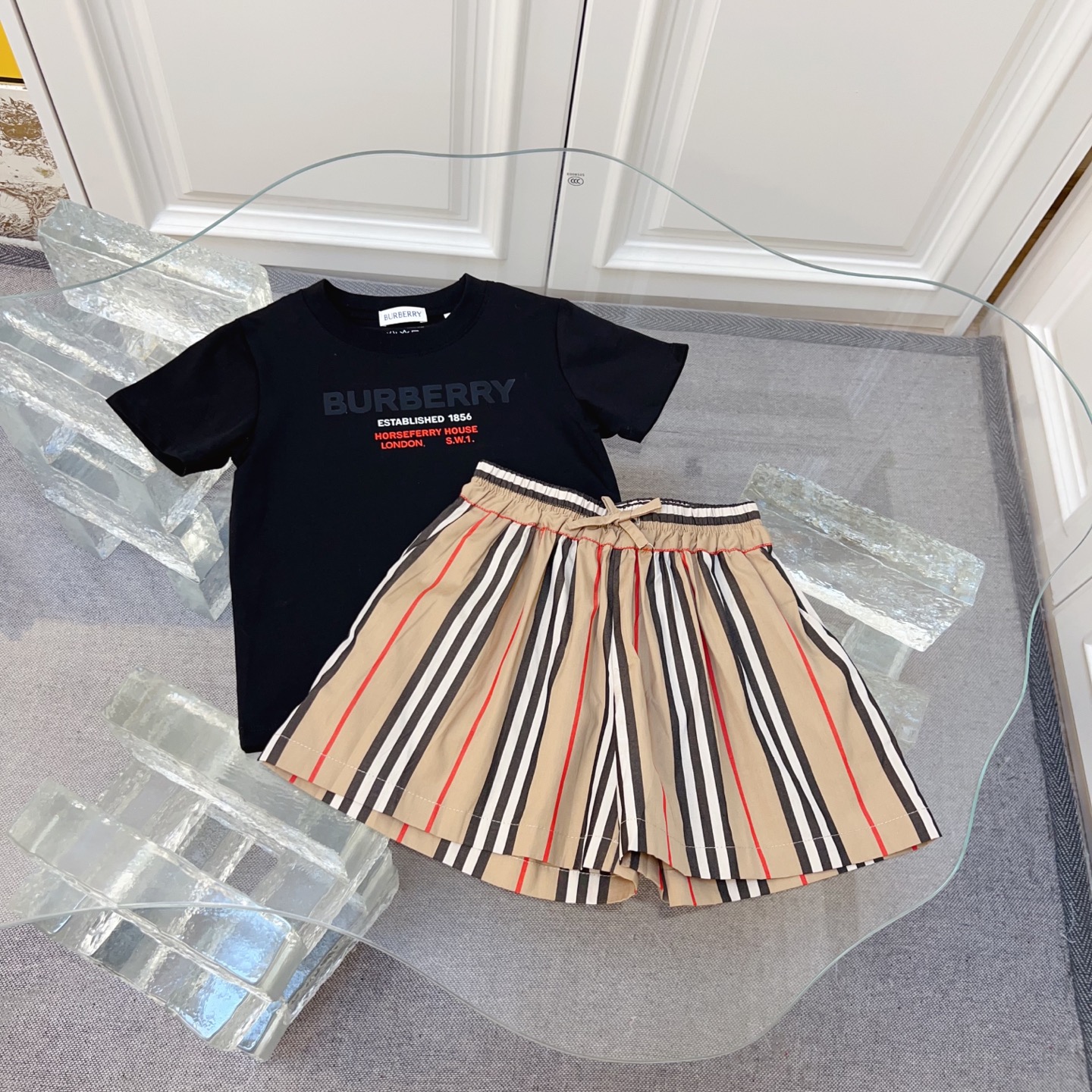 100-150cm precio de grupo 98 un conjunto, sin menos. Blusa de algodón puro Burberry combinada con pantalones cortos de …