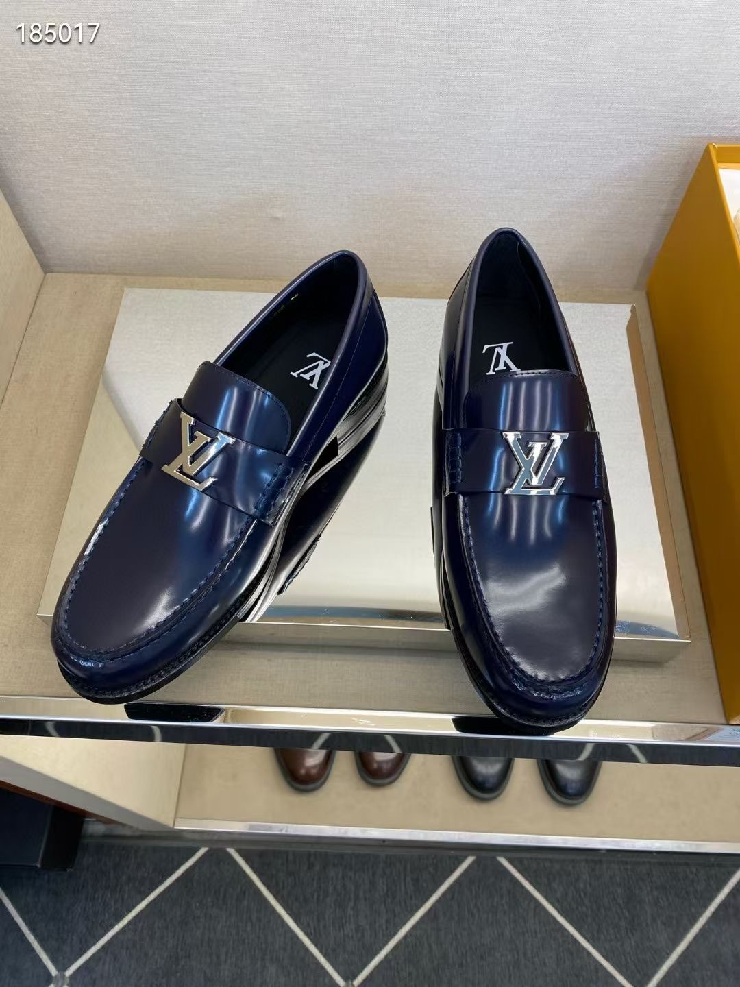 L*V独家高品小皮靴 - 手作り小牛皮使用の正装シューズ