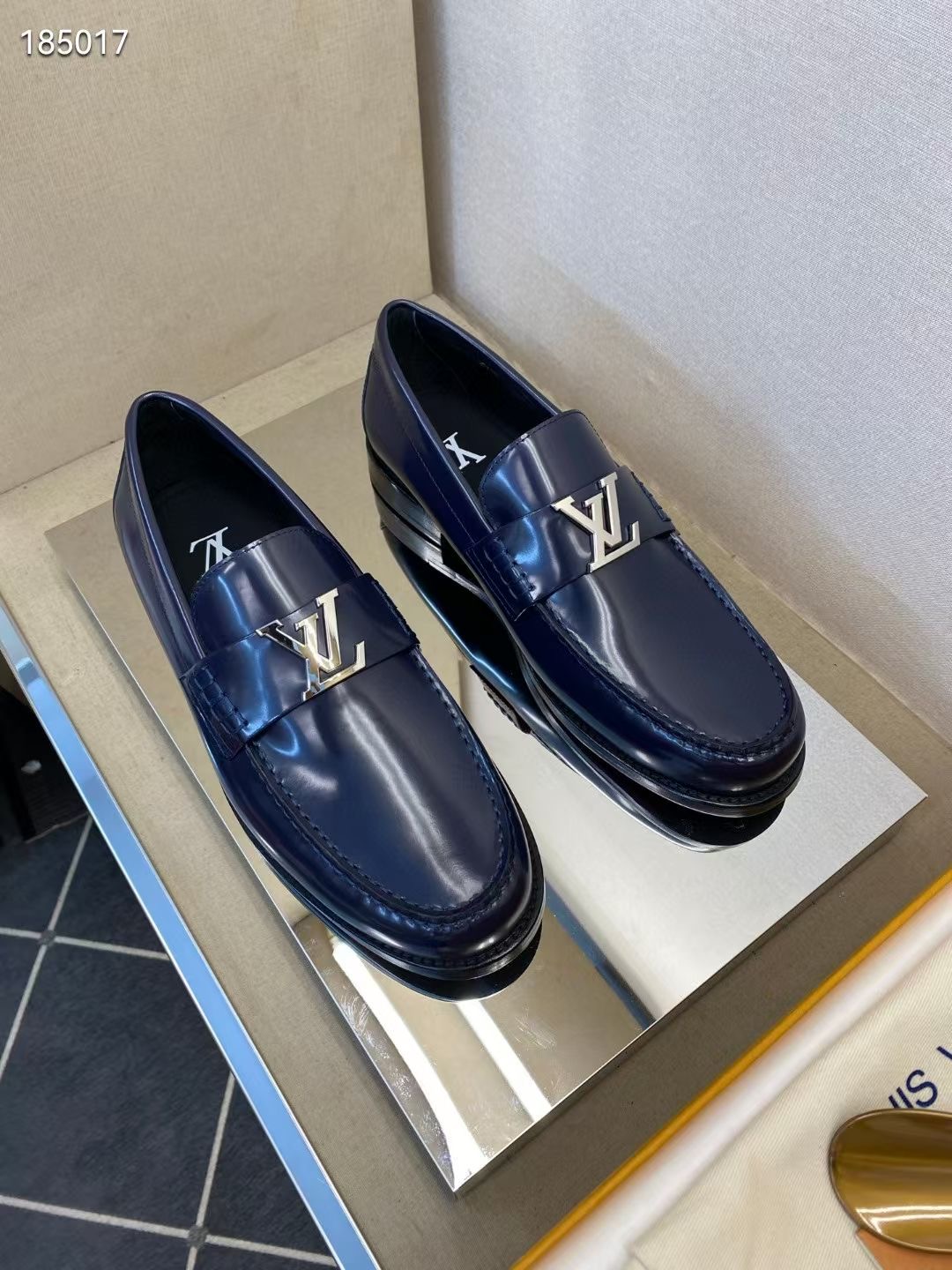 L*V独家高品小皮靴 - 手作り小牛皮使用の正装シューズ