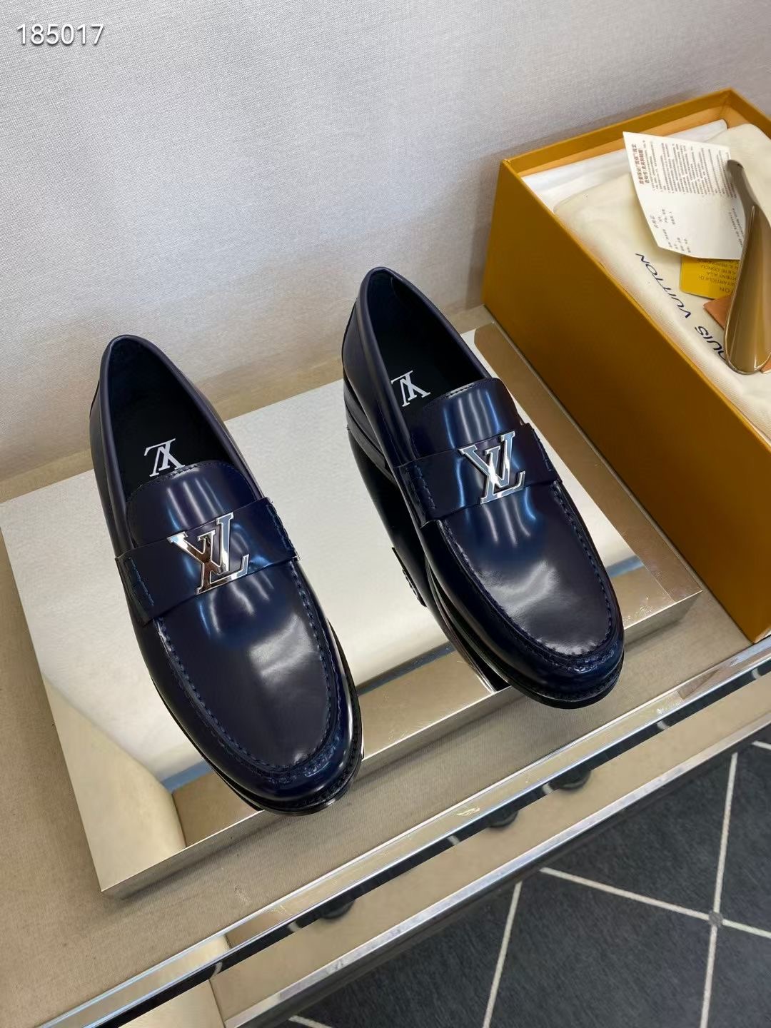 L*V独家高品小皮靴 - 手作り小牛皮使用の正装シューズ