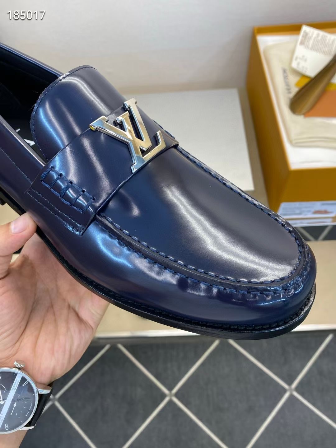 L*V独家高品小皮靴 - 手作り小牛皮使用の正装シューズ