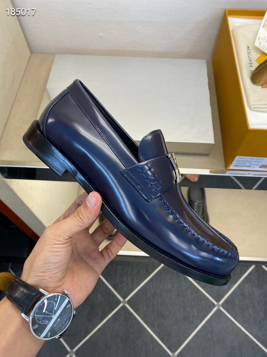 L*V独家高品小皮靴 - 手作り小牛皮使用の正装シューズ