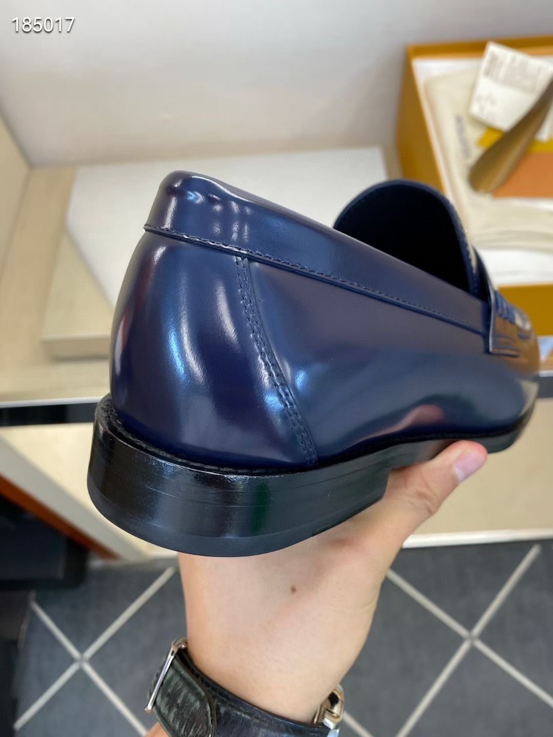 L*V独家高品小皮靴 - 手作り小牛皮使用の正装シューズ