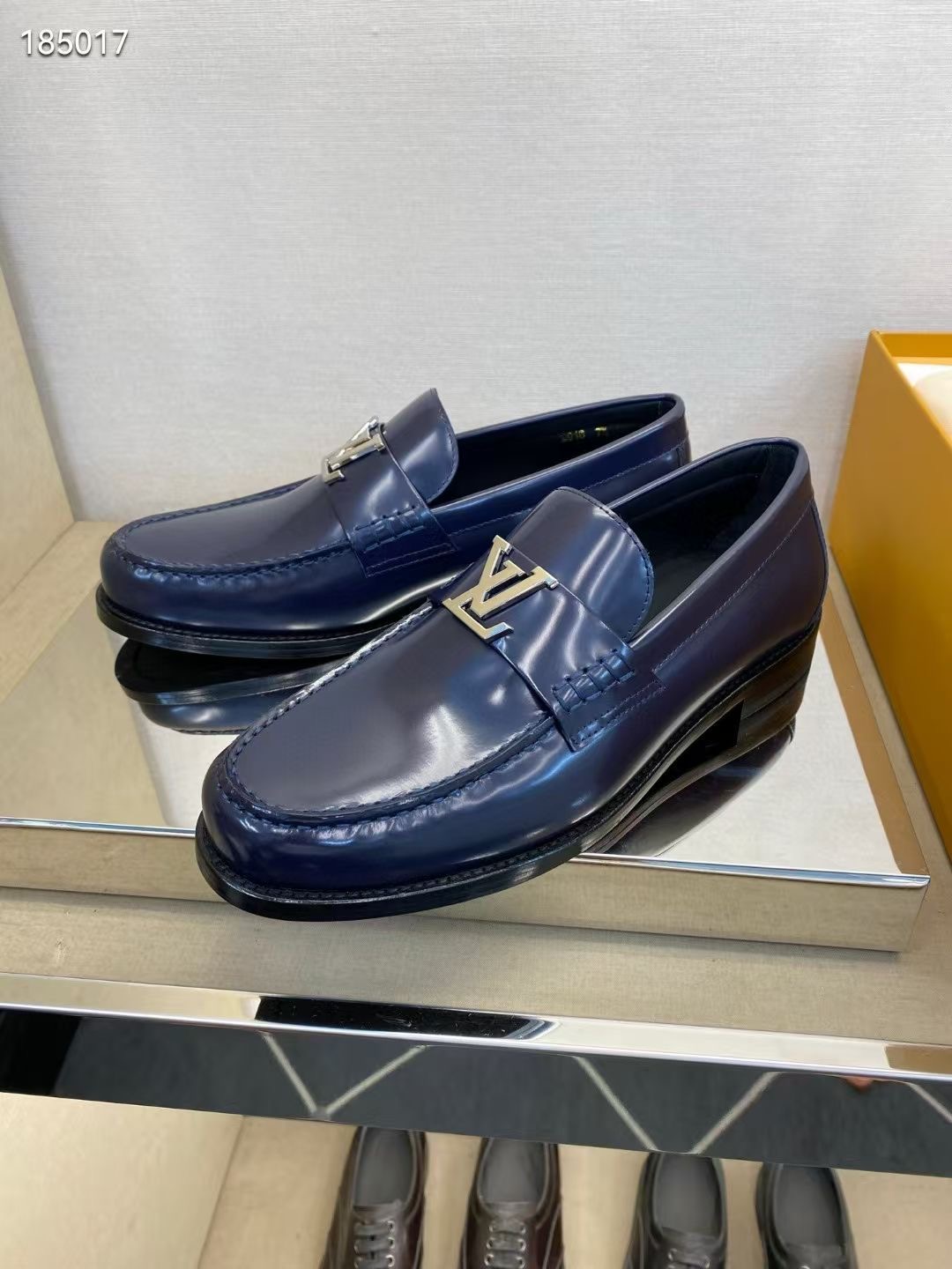 L*V独家高品小皮靴 - 手作り小牛皮使用の正装シューズ