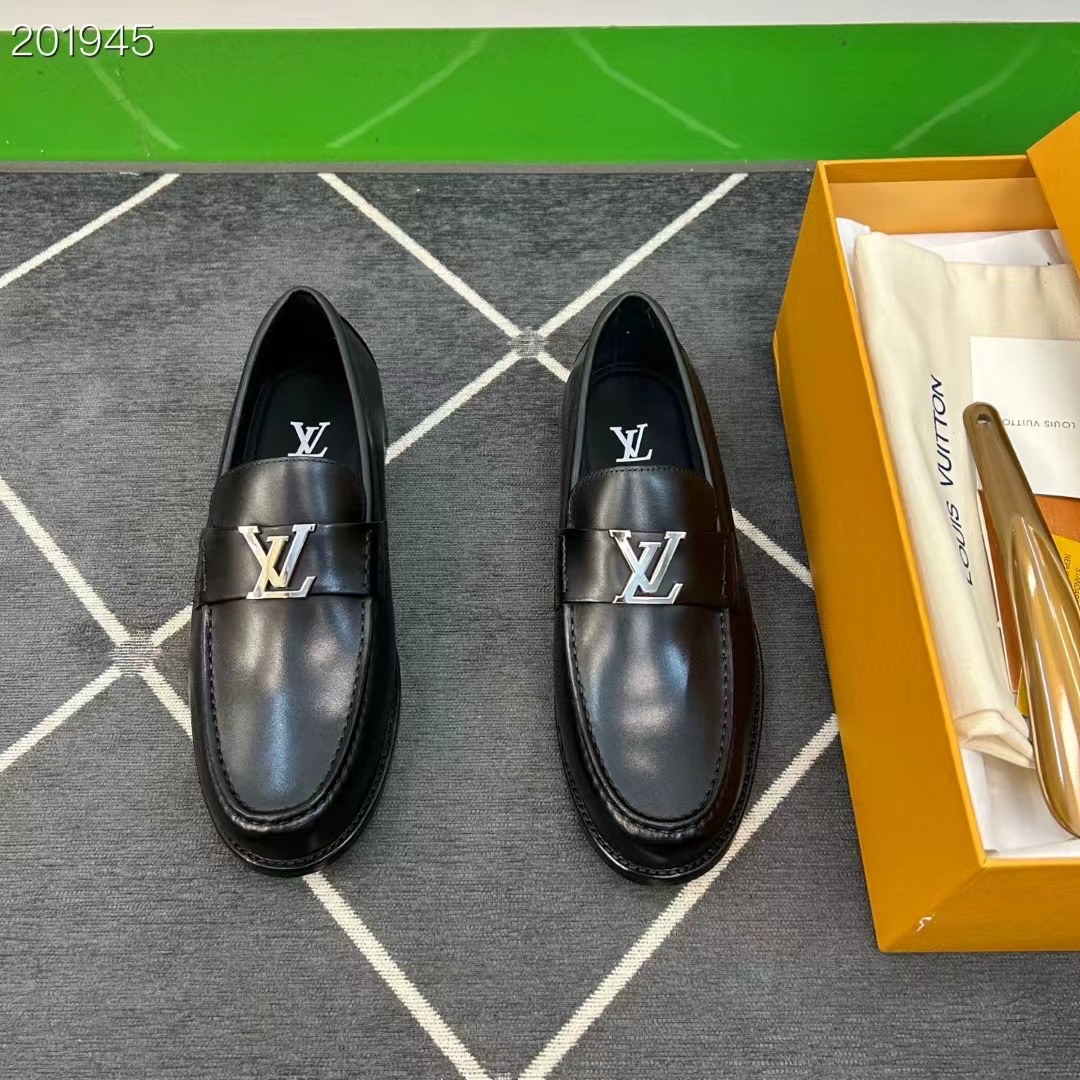 NO:348558,Louis*V Exclusive high-quality, fashionable and formal business leather shoes for men, classic leather shoes!  goods!  [High money to create template calfskin is not an ordinary material ready-made on the market!  】Top-level handicraft [Strong] Italy imported raw leather calf lacquer leather (super texture and feel), imported calf leather inside, fully imported leather genuine leather bottom!  !  Super ritual sense!  Gentlemanly style!  Size39-44 (38.45.46 custom-made non-return and exchange), louis vuitton,cowhide,Leather soles19860909Loui*V 独家高品,男士时尚正装商务皮鞋 经典款小皮鞋型！货！【重金打造模版小牛皮,并非市场现成材普通材料！】顶级手工艺[强]意大利全面进口原皮料小牛漆面皮(超强质感、手感),内里进口小牛皮,全进口皮丕真皮大底！！超级仪式感！绅士风！ Size39-44（38.45.46定做不退换）,,louis vuitton,cowhide,Leather soles,Men's shoes