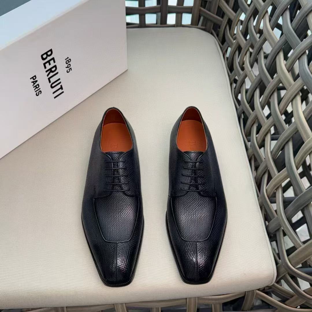 NO:889094,Berlut* new men's handmade formal leather shoes | Channel boutique | Selection of high-quality imported calfskin embryos for coloring | Calfskin uppers | Cold bonding process | Simple atmosphere | Leather sole rubber combination outsole with excellent anti-slip effect | The toe copper buckle is very artistic | Original customized packaging for sale Size39-44 (customized at 38.45.46),,cowhide19860909Berlut*新款男士手工正装皮鞋 ｜渠道精品｜甄选优质进口小牛皮胚擦色｜小牛皮鞋面｜冷粘工艺｜古朴大气｜真皮琴底橡胶组合大底防滑效果极好｜鞋尖铜扣很有艺术韵味｜原版定制包装发售 Size39-44（38.45.46定做）,,cowhide,Men's shoes