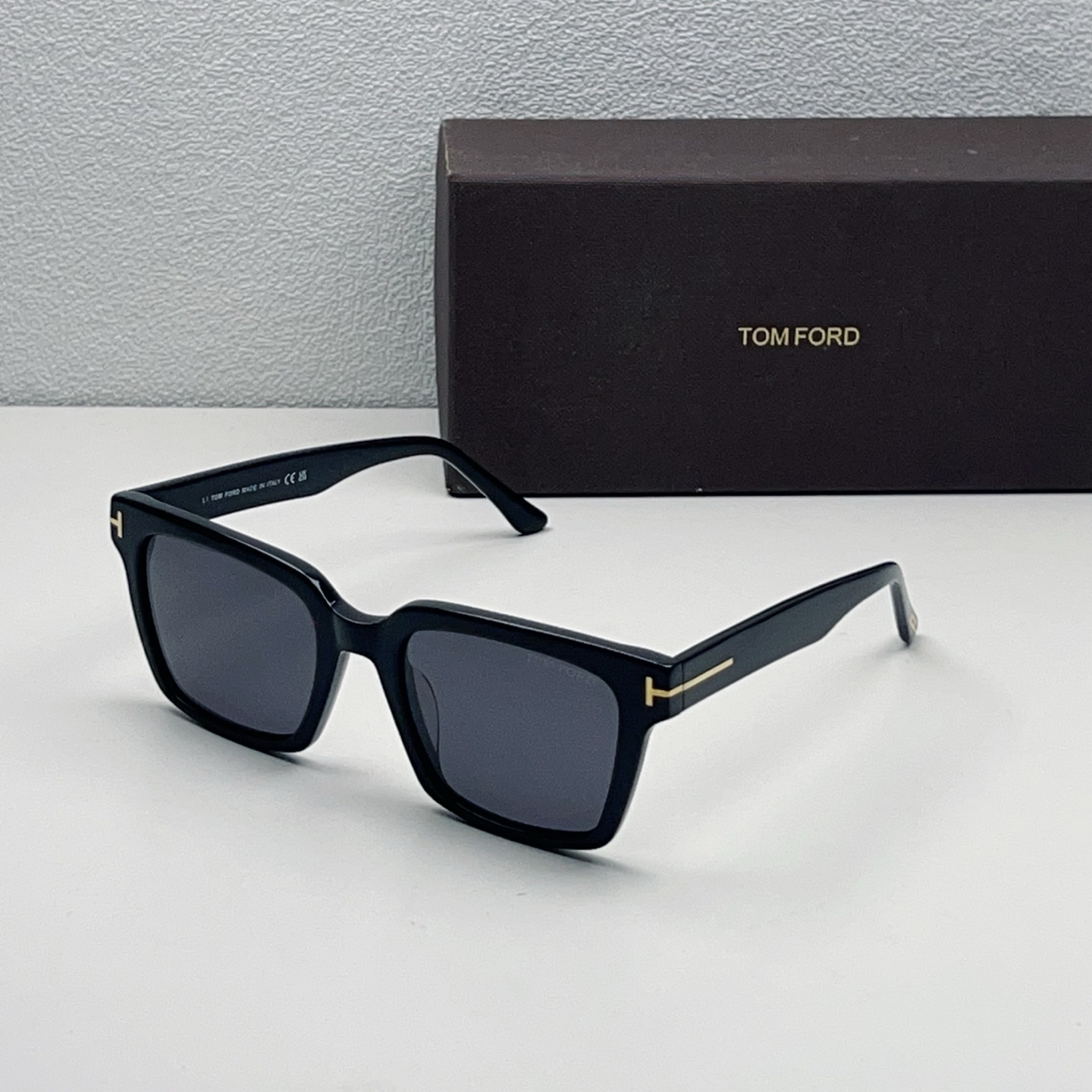 Lunettes de soleil TOM FORD en acétate, forme carrée, monture noire