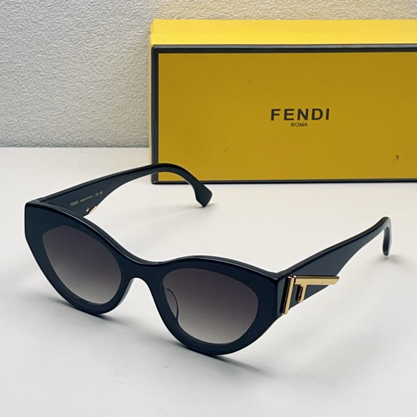 FENDI Sunglasses Acetate Cat Eye Black