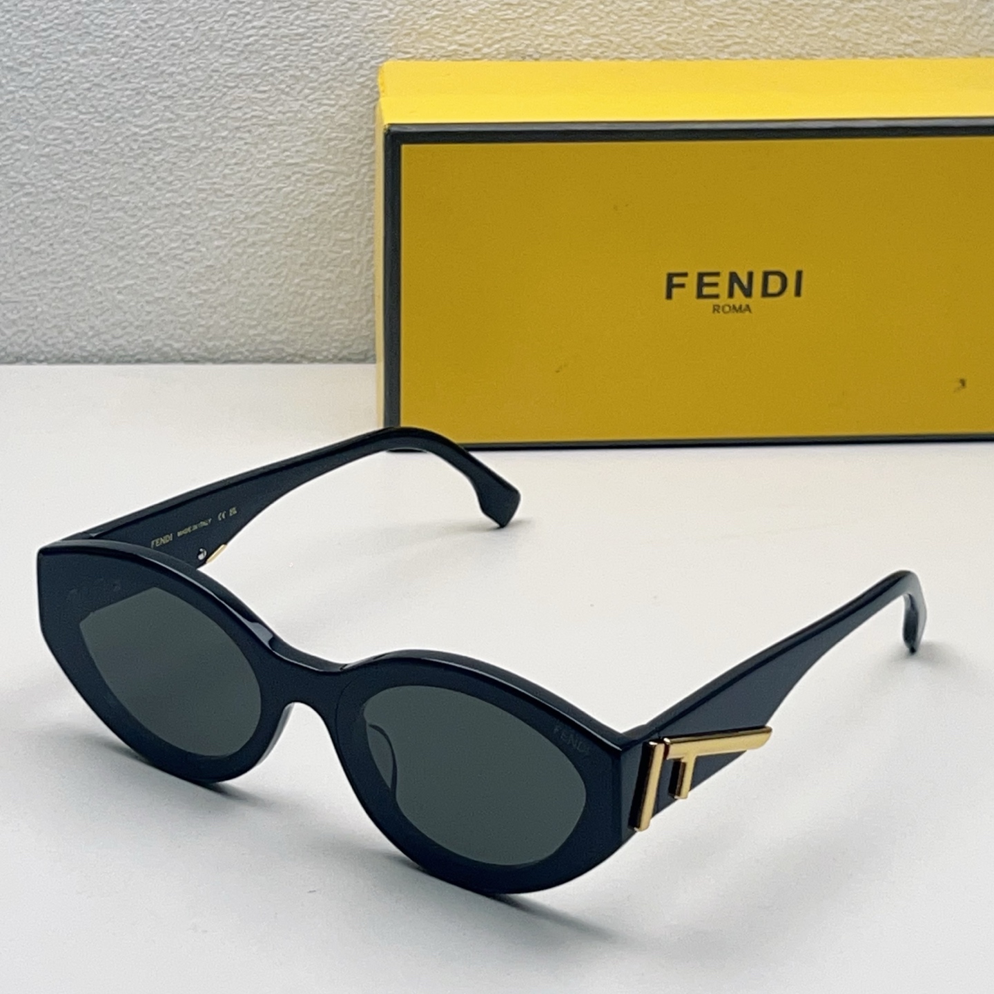 FENDI Sunglasses Acetate Cat Eye Black