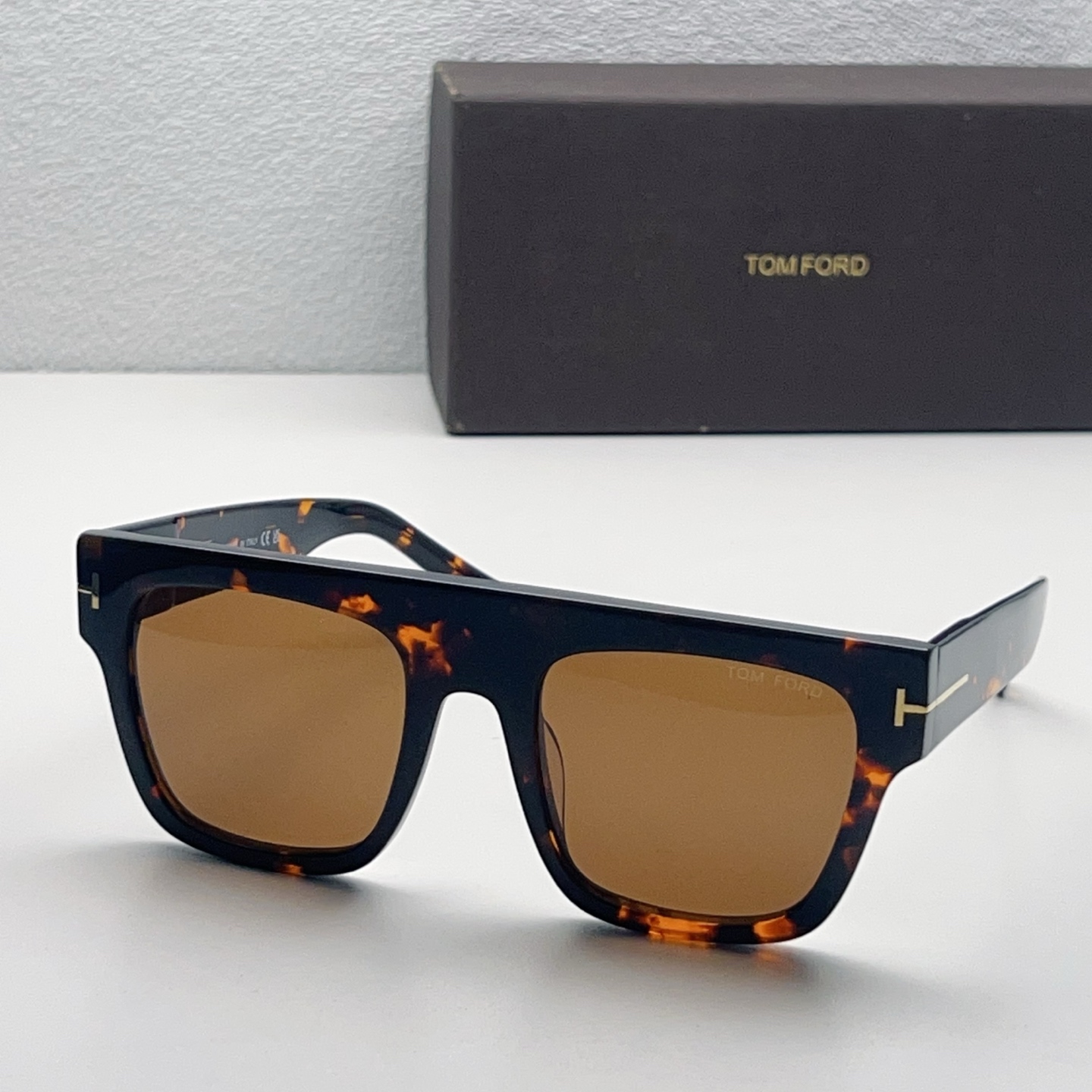 TOM FORD FT0847 Sunglasses Acetate Square Tortoiseshell