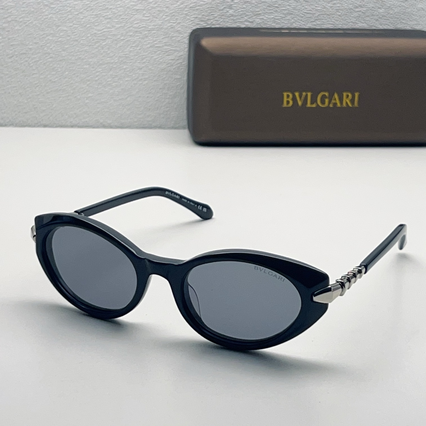 Lunettes de soleil BVLGARI en acétate, forme œil-de-chat