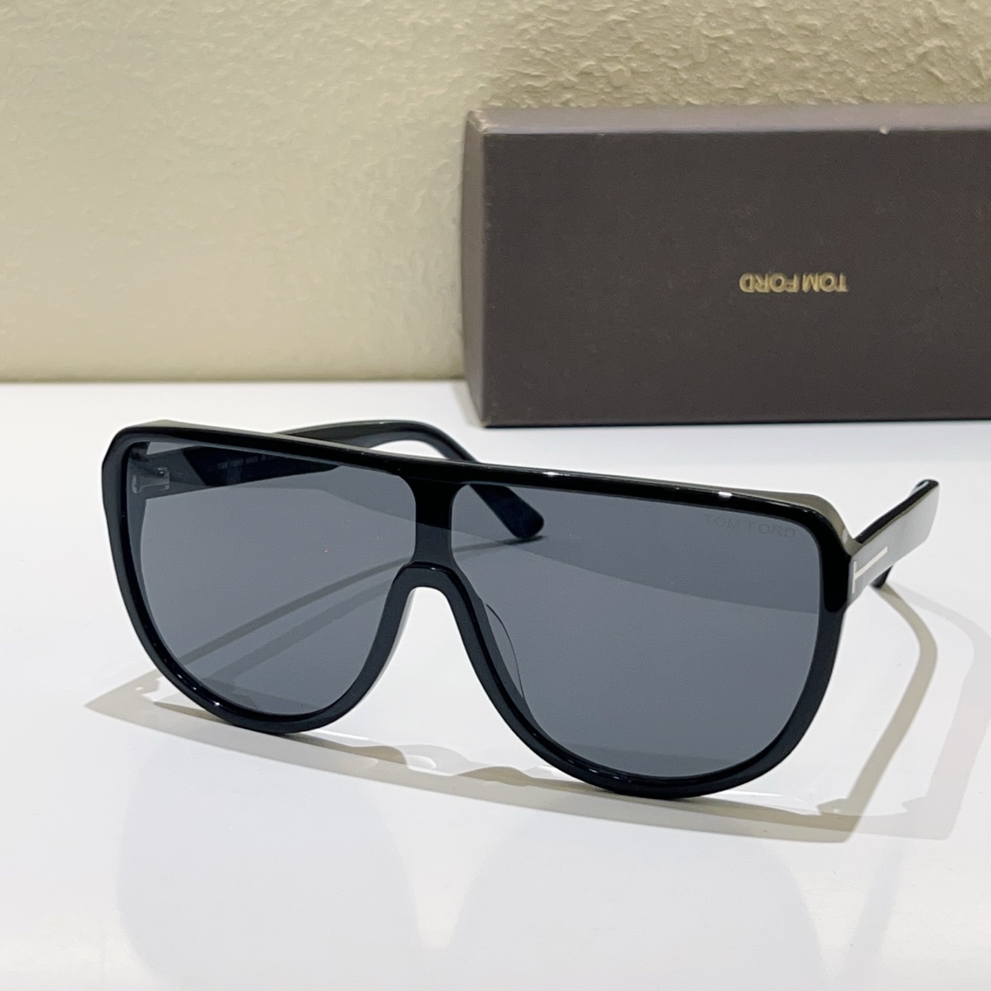 TOM FORD FT1182 Sunglasses Black Acetate One-Piece