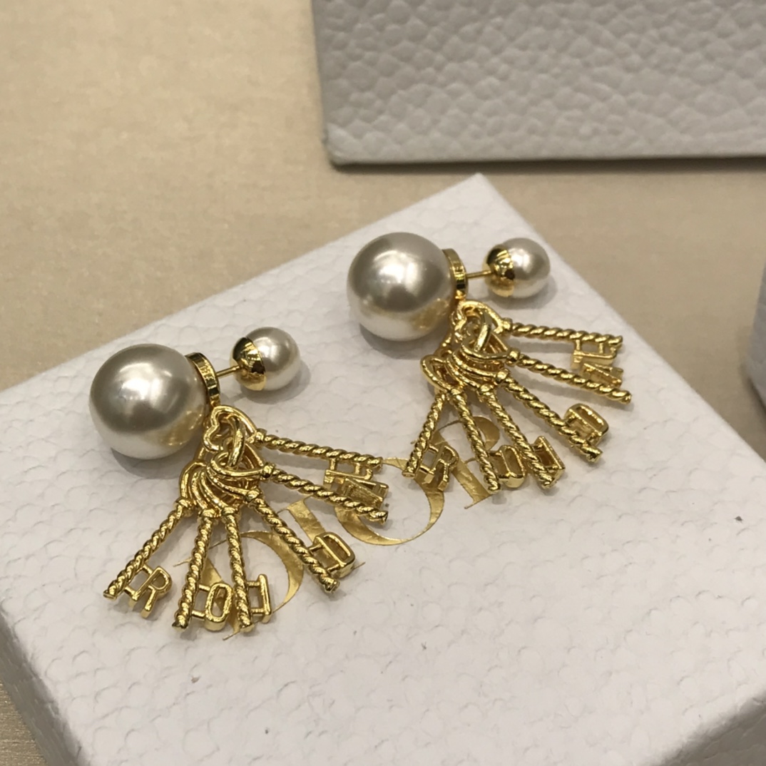 디올 귀걸이 133790 Dior Earrings 썸네일 이미지
