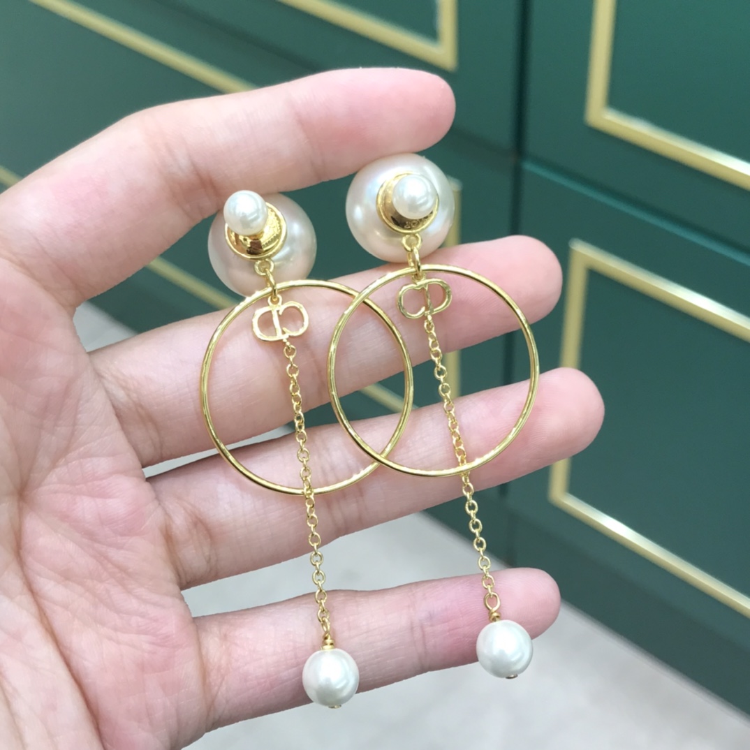 디올 귀걸이 133774 Dior Earrings 썸네일 이미지