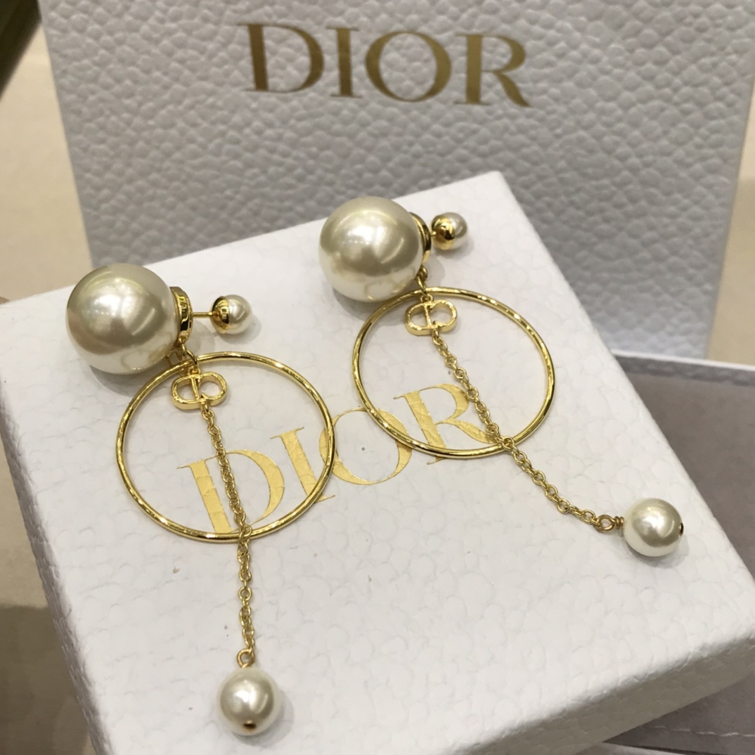 디올 귀걸이 133774 Dior Earrings 썸네일 이미지