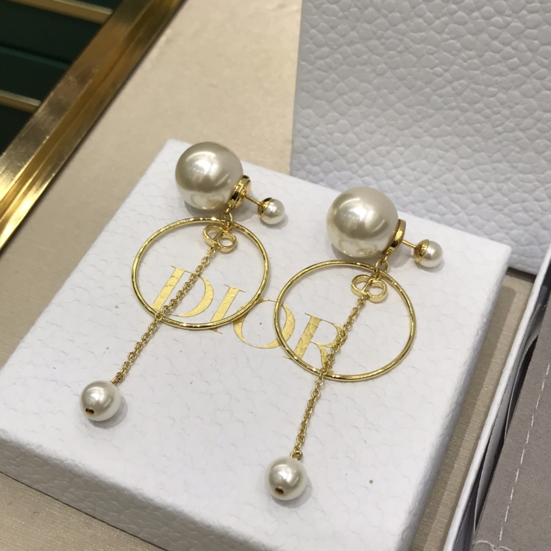 디올 귀걸이 133774 Dior Earrings 썸네일 이미지
