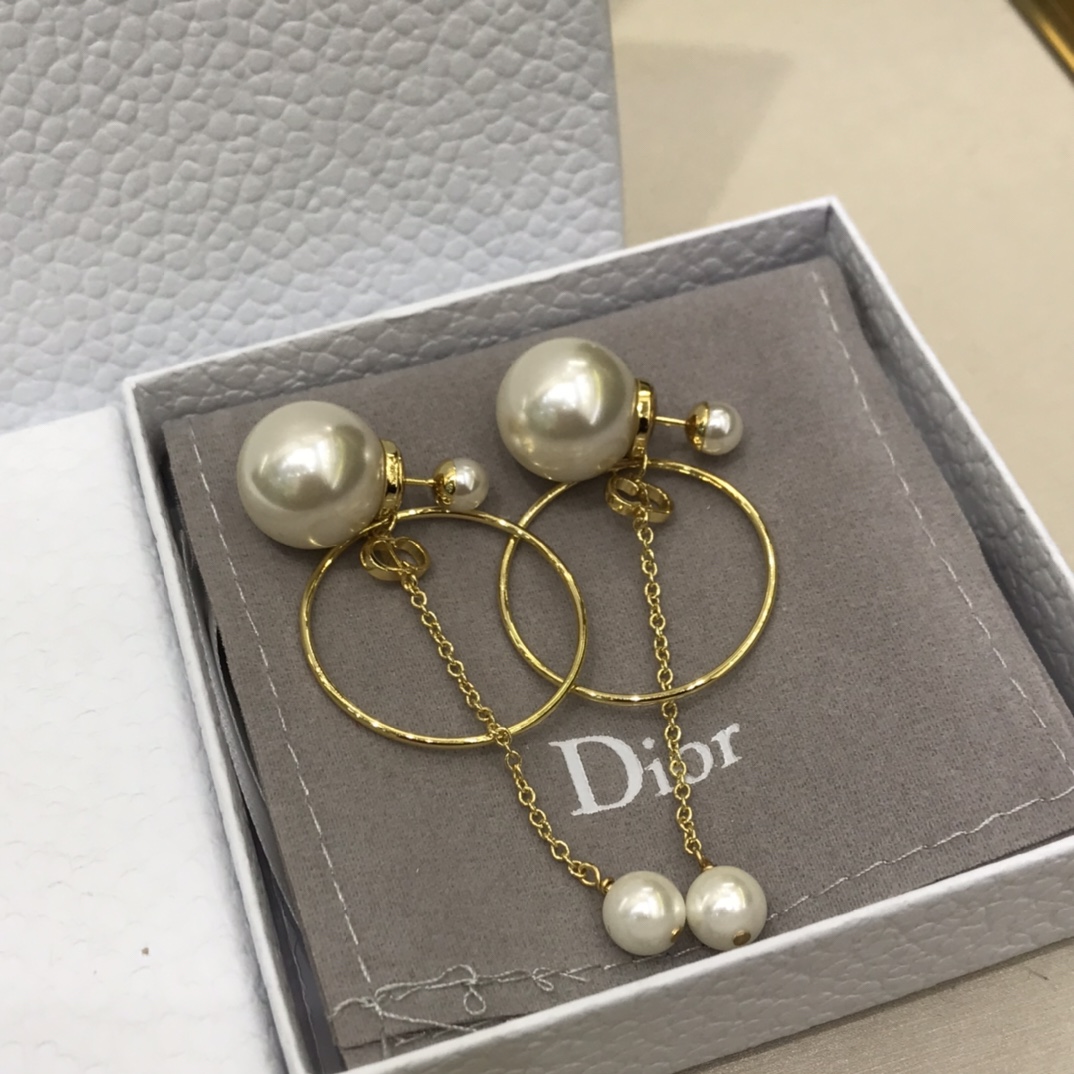 디올 귀걸이 133774 Dior Earrings 썸네일 이미지