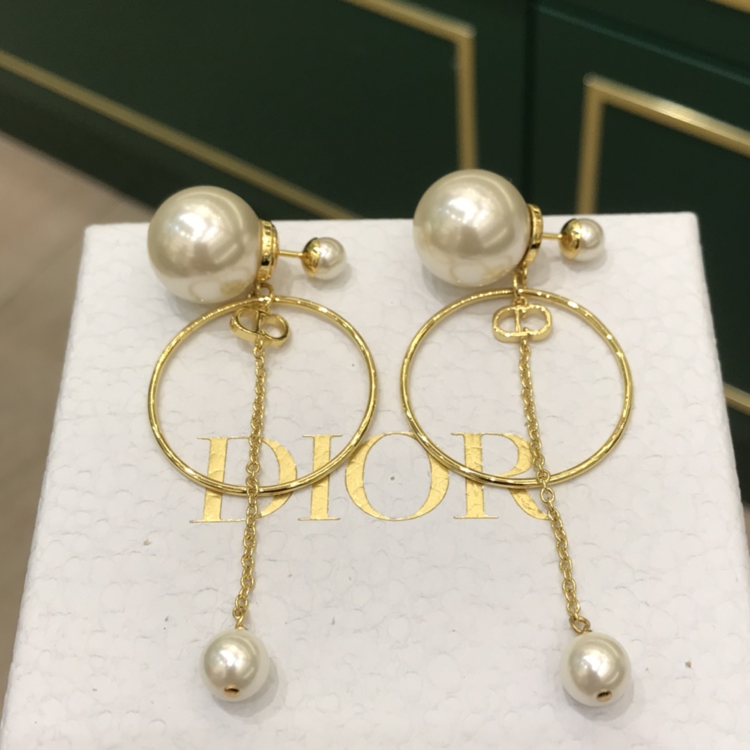 디올 귀걸이 133774 Dior Earrings 썸네일 이미지