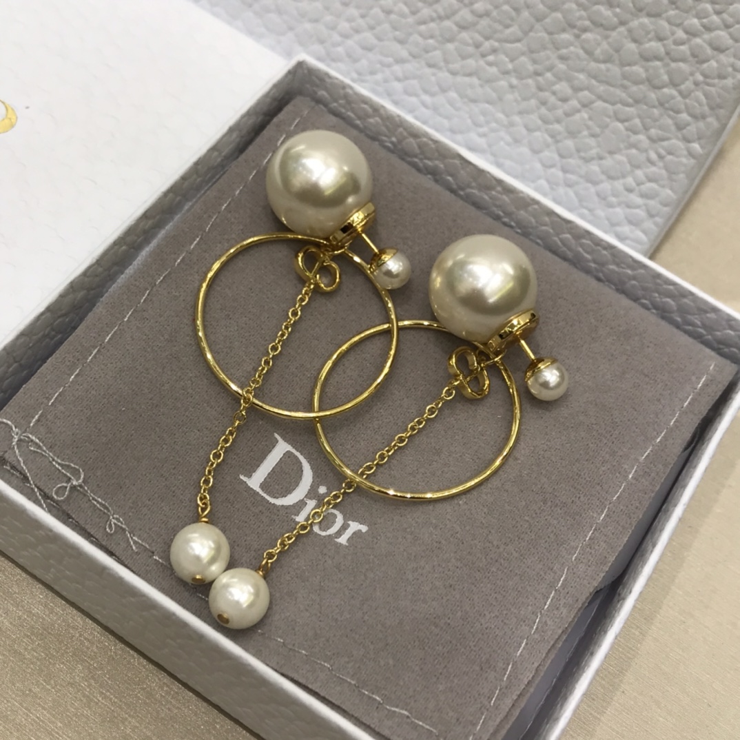 디올 귀걸이 133774 Dior Earrings 썸네일 이미지