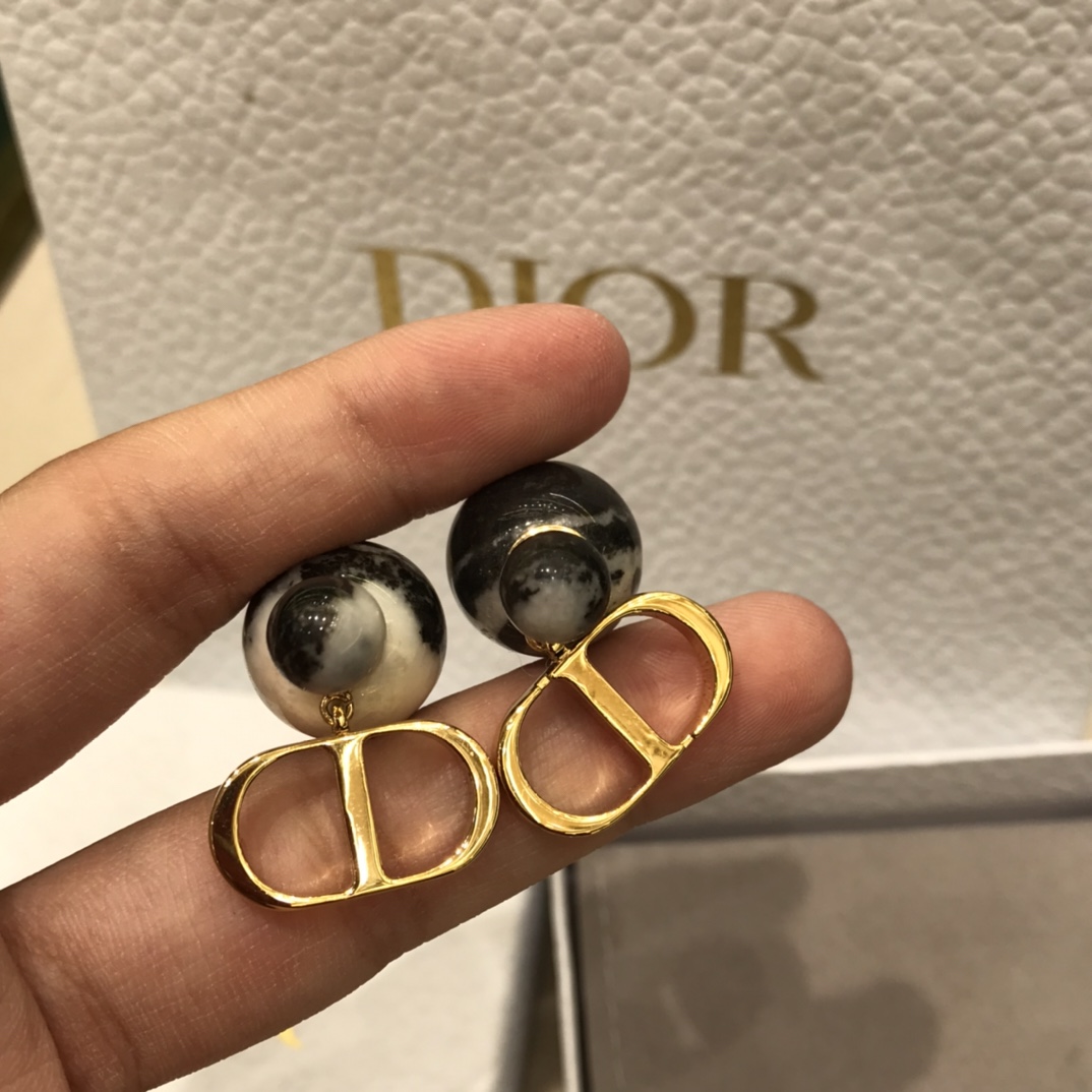 디올 귀걸이 133770 Dior Earrings 썸네일 이미지