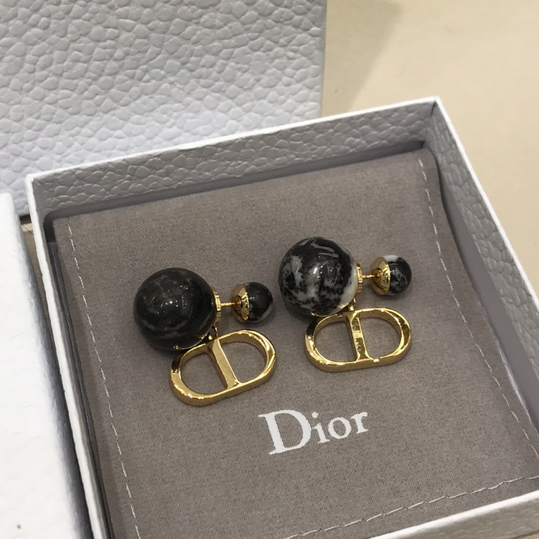 디올 귀걸이 133770 Dior Earrings 썸네일 이미지