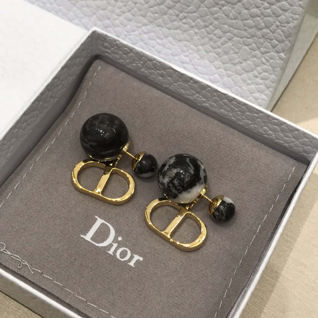 디올 귀걸이 133770 Dior Earrings 썸네일 이미지