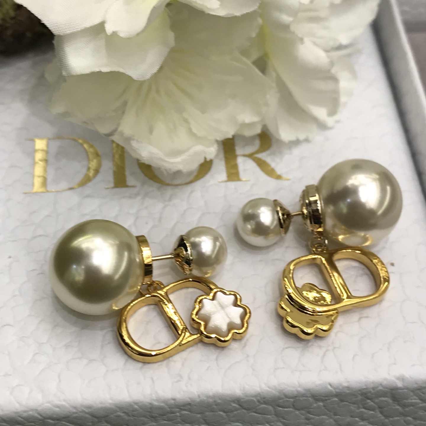 디올 귀걸이 134981 Dior Earrings 썸네일 이미지