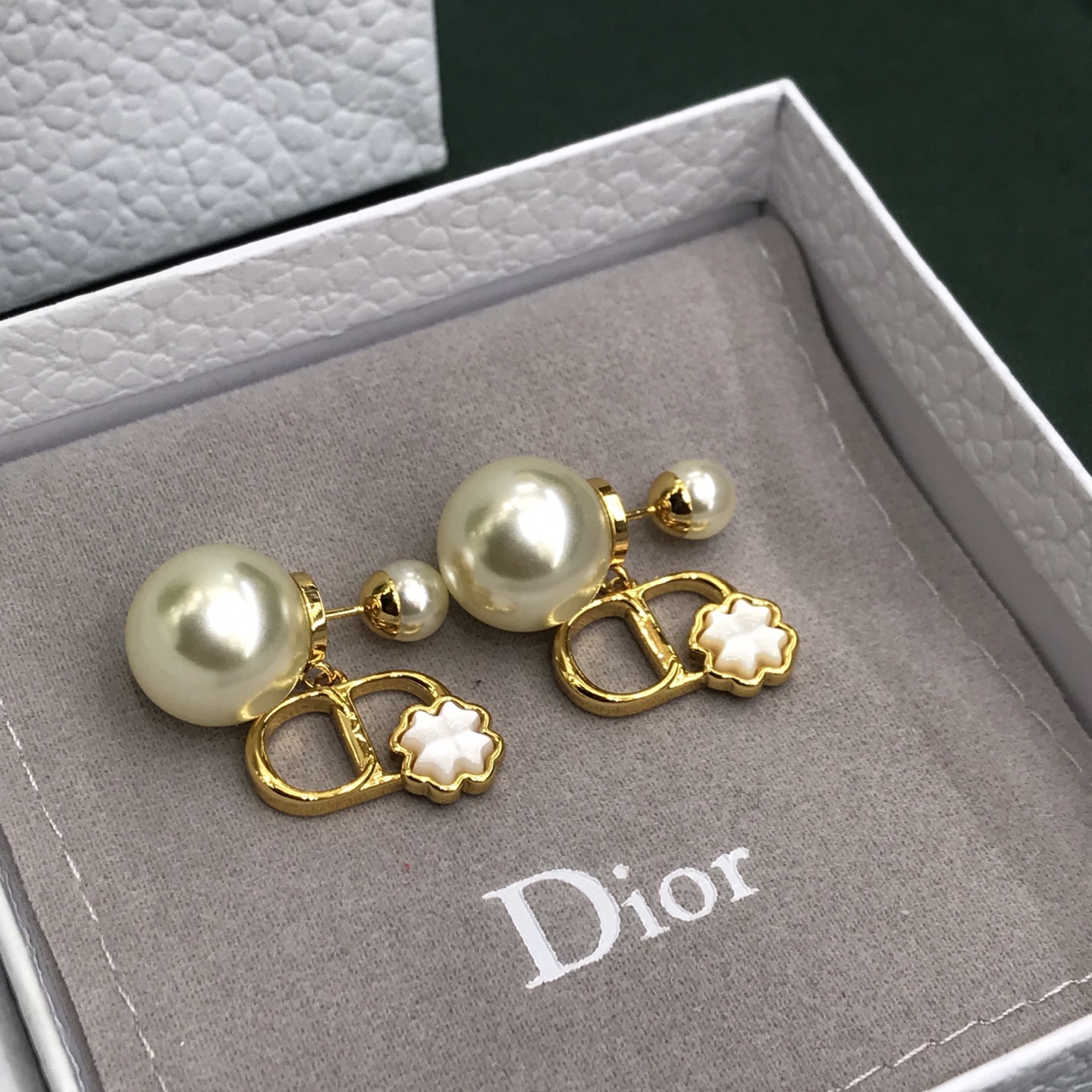 디올 귀걸이 134981 Dior Earrings 썸네일 이미지