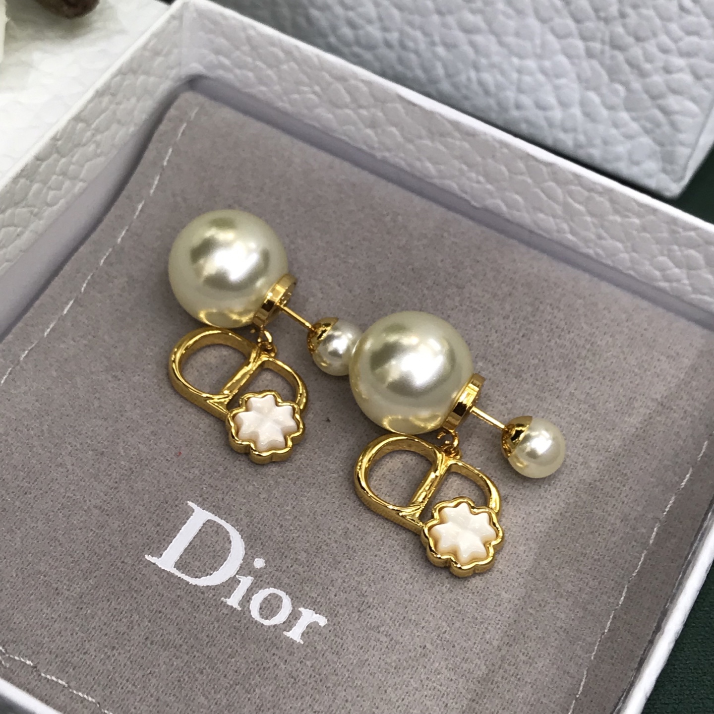 디올 귀걸이 134981 Dior Earrings 썸네일 이미지