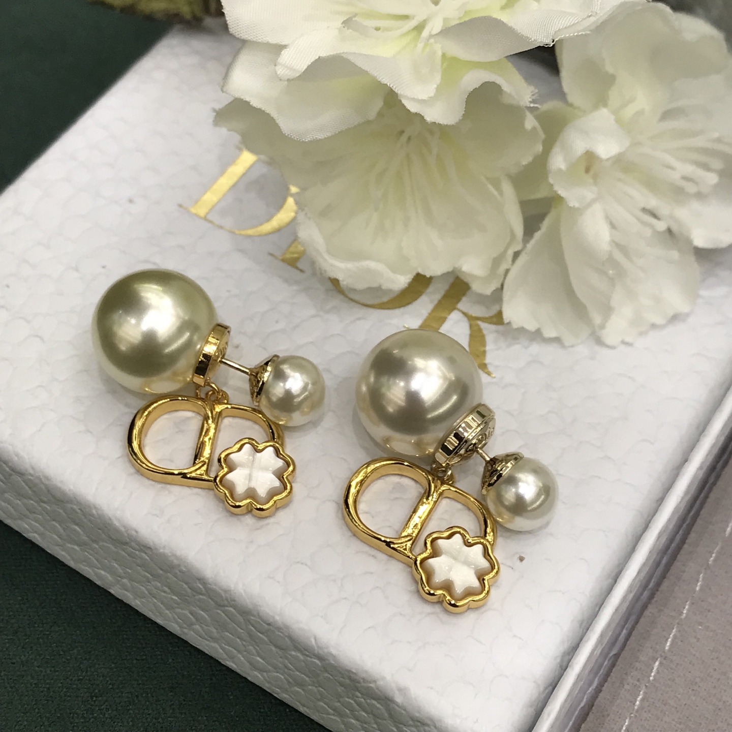 디올 귀걸이 134981 Dior Earrings 썸네일 이미지