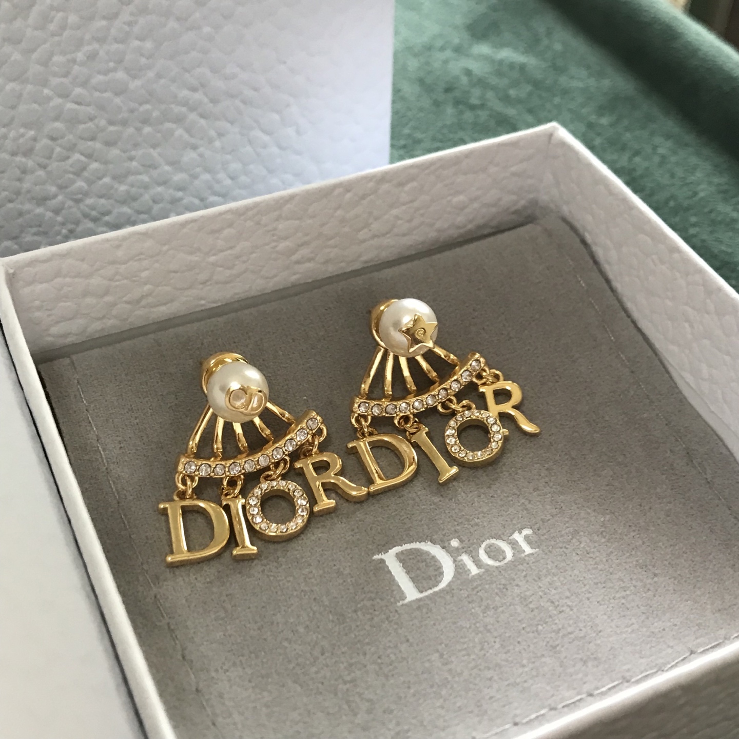 디올 귀걸이 134977 Dior Earrings 썸네일 이미지