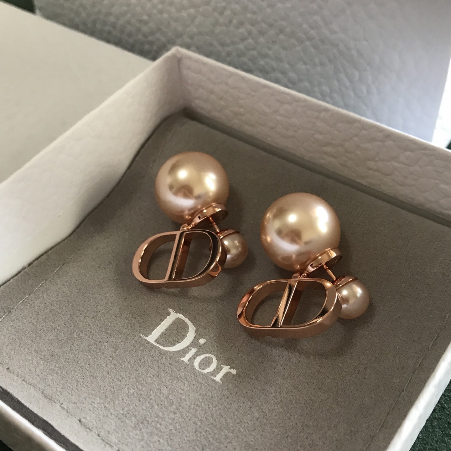 디올 귀걸이 134984 Dior Earrings 썸네일 이미지