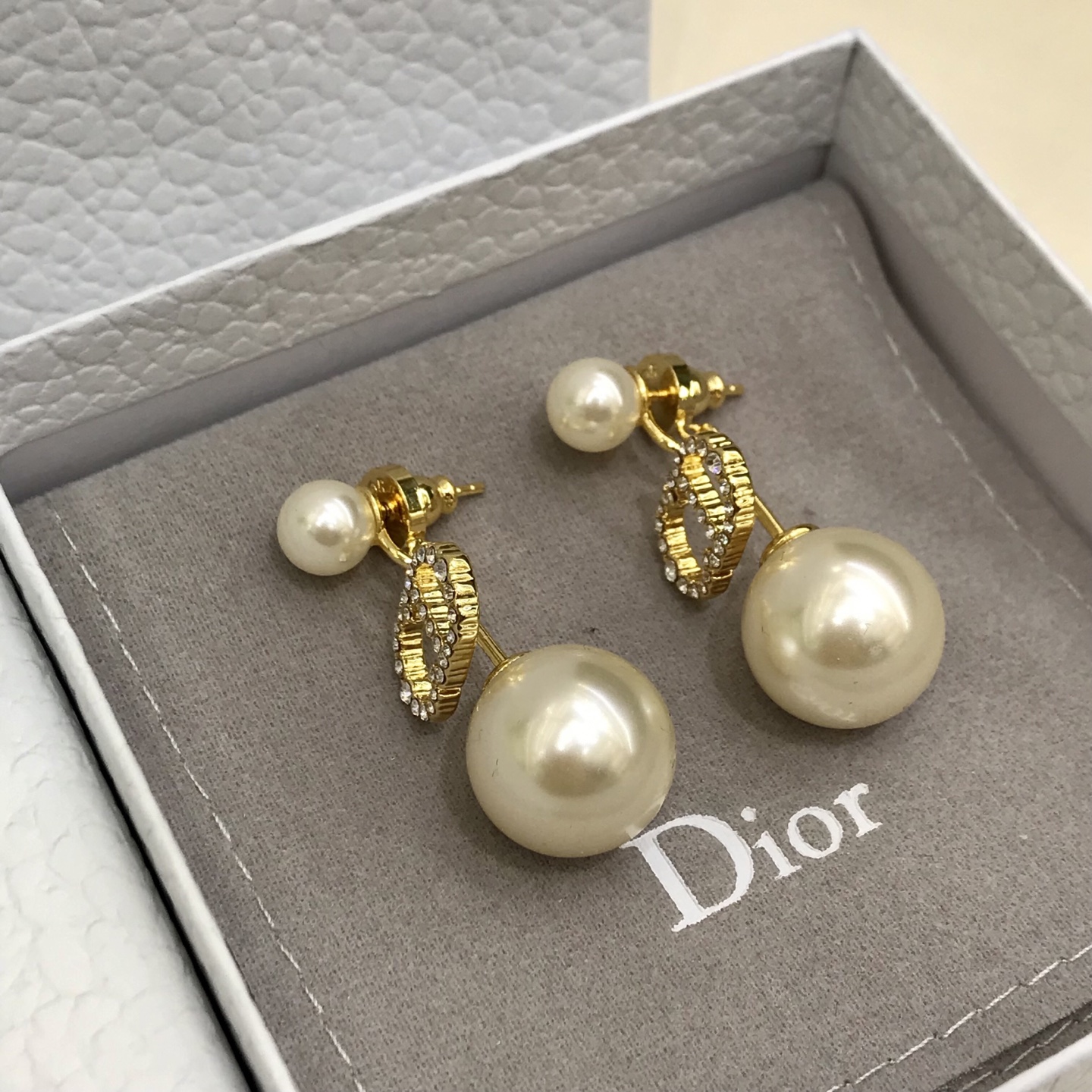 디올 귀걸이 134804 Dior Earrings 썸네일 이미지