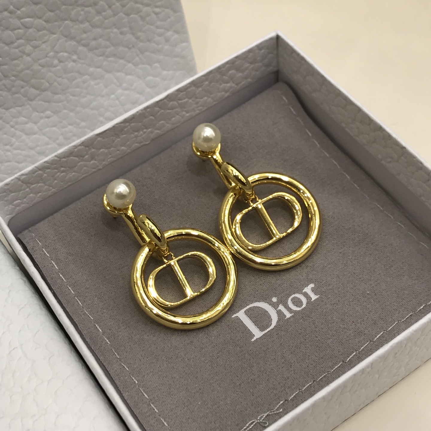디올 귀걸이 134765 Dior Earrings 썸네일 이미지