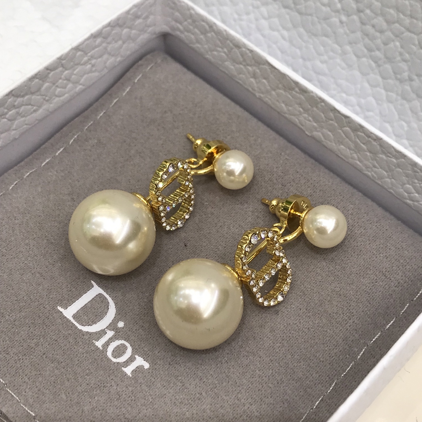 디올 귀걸이 134804 Dior Earrings 썸네일 이미지