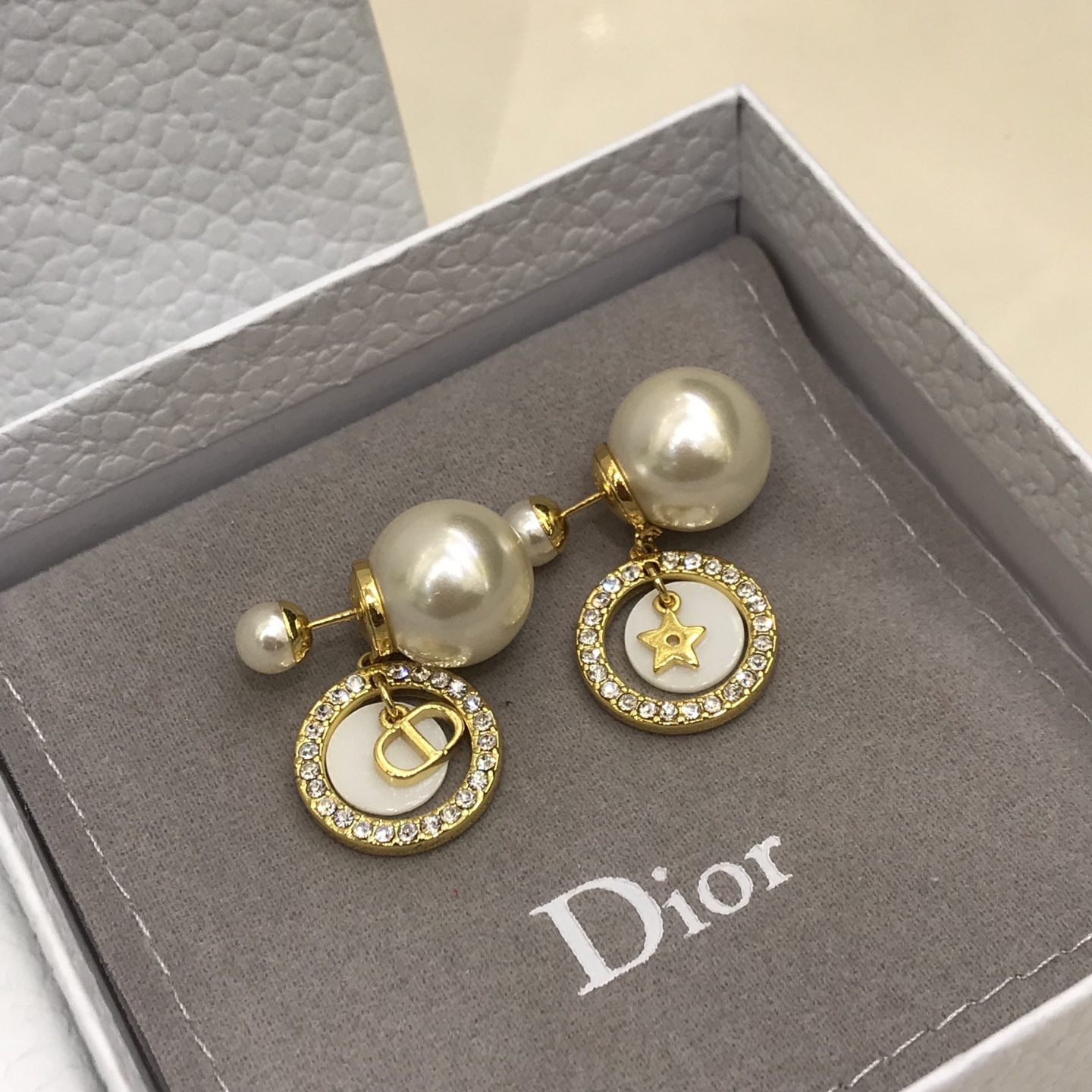 디올 귀걸이 134793 Dior Earrings 썸네일 이미지