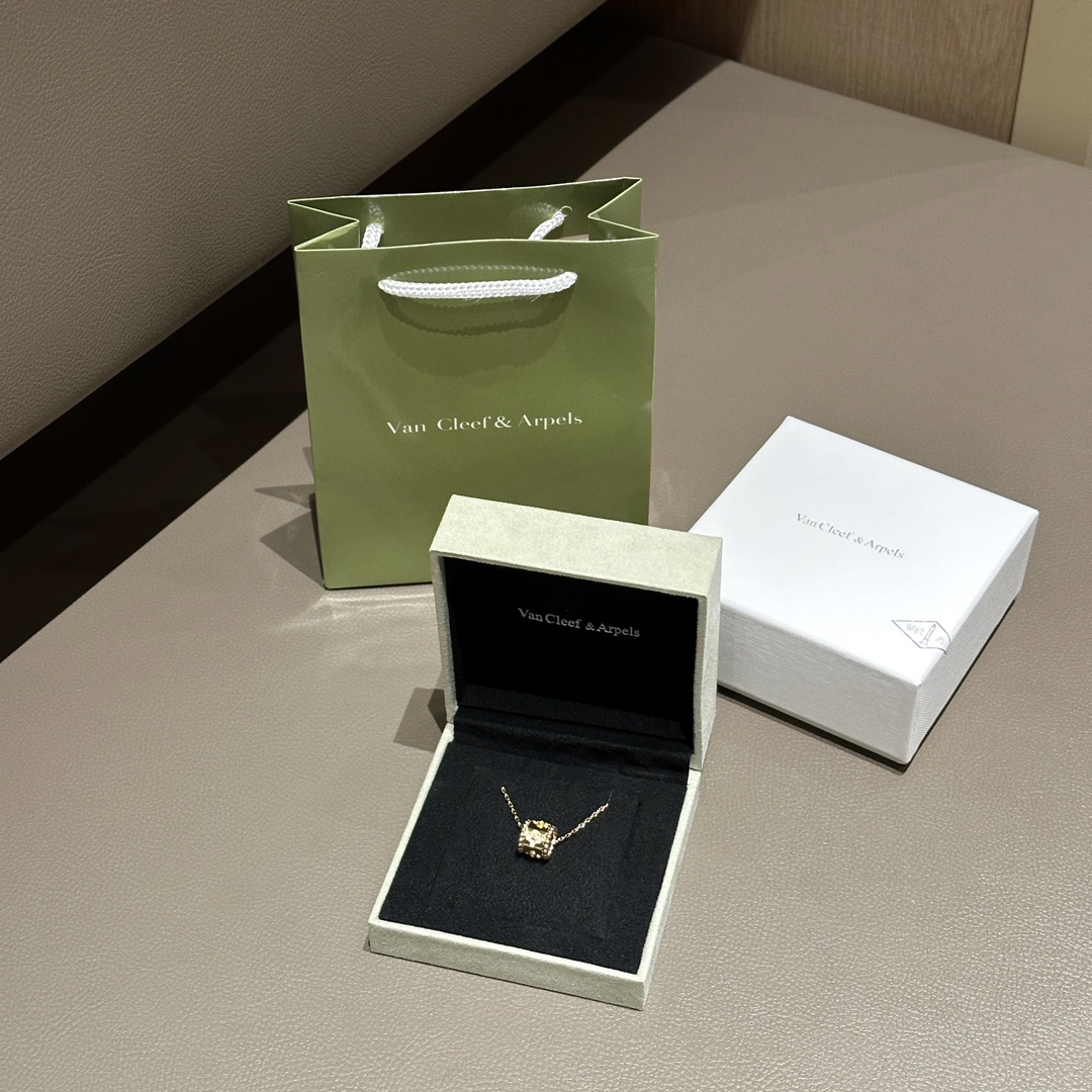 China Replica VCA Jewelry VCAES0403-3205